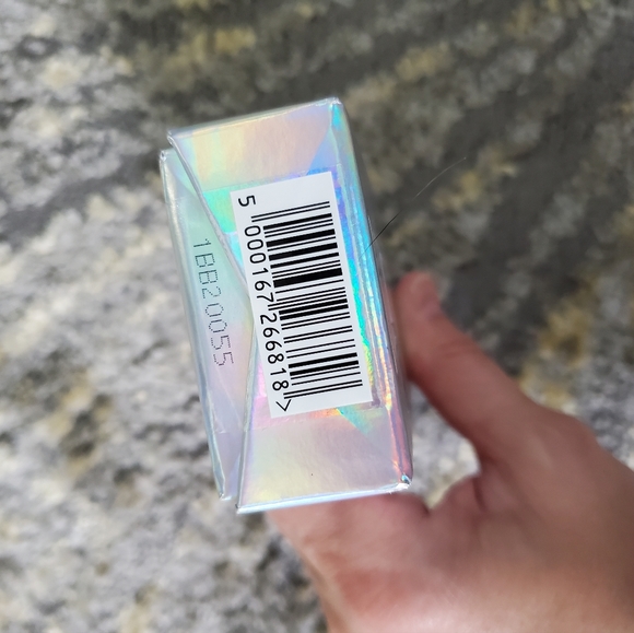 NWT Dark Circle Corrector - Picture 5 of 6